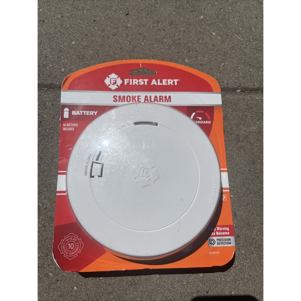 First Alert Smoke Alarm 10 Year Battery Operated Precision Detection NEW
